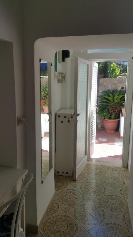 Villa Dei Fiori B&B กาปรี ภายนอก รูปภาพ