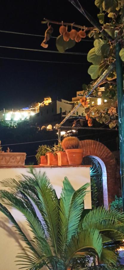 Villa Dei Fiori B&B กาปรี ภายนอก รูปภาพ