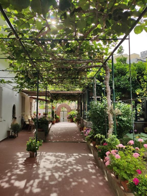 Villa Dei Fiori B&B กาปรี ภายนอก รูปภาพ