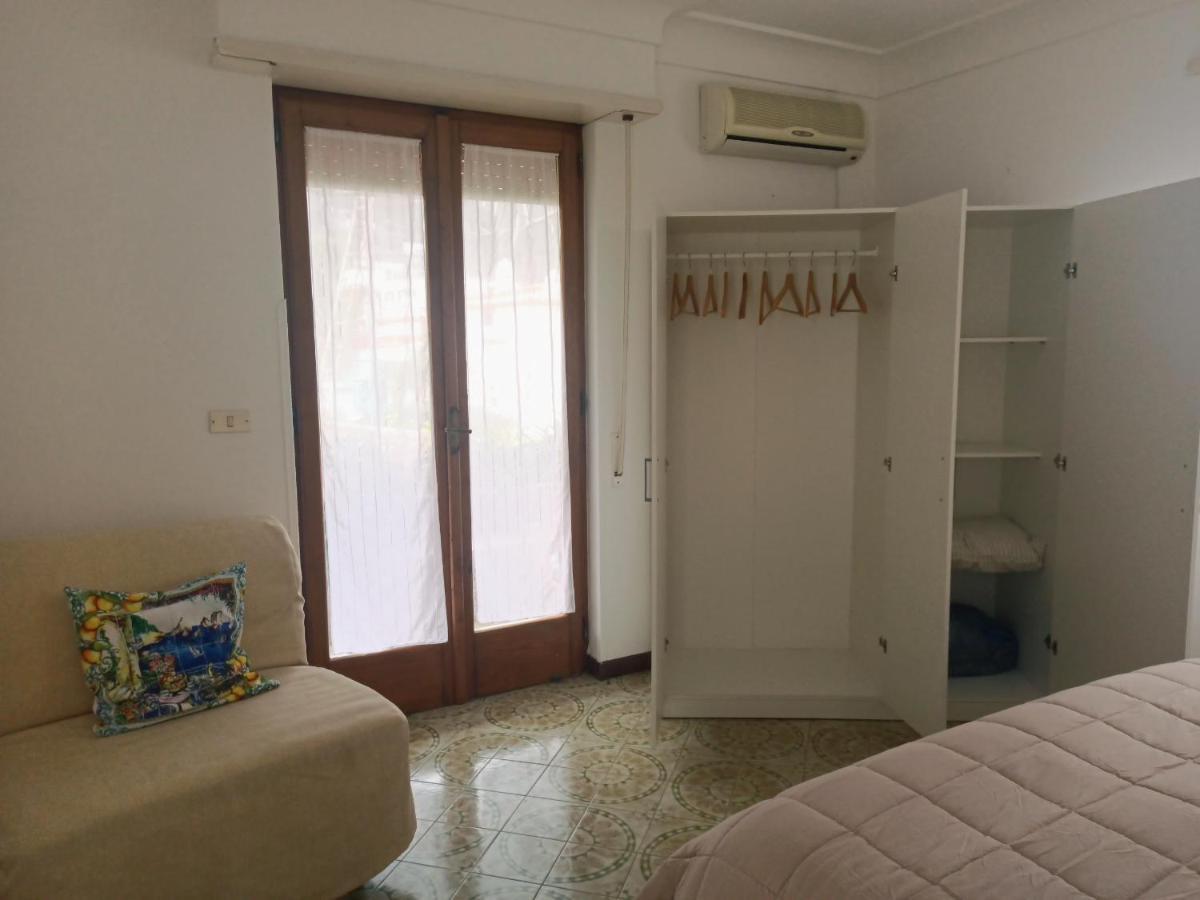 Villa Dei Fiori B&B กาปรี ภายนอก รูปภาพ