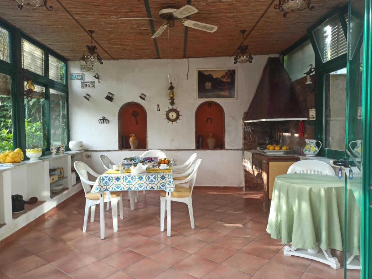 Villa Dei Fiori B&B กาปรี ภายนอก รูปภาพ
