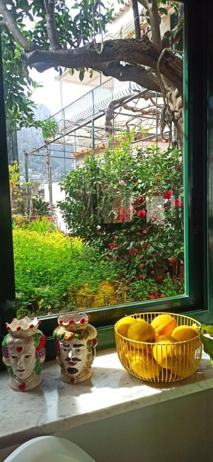 Villa Dei Fiori B&B กาปรี ภายนอก รูปภาพ