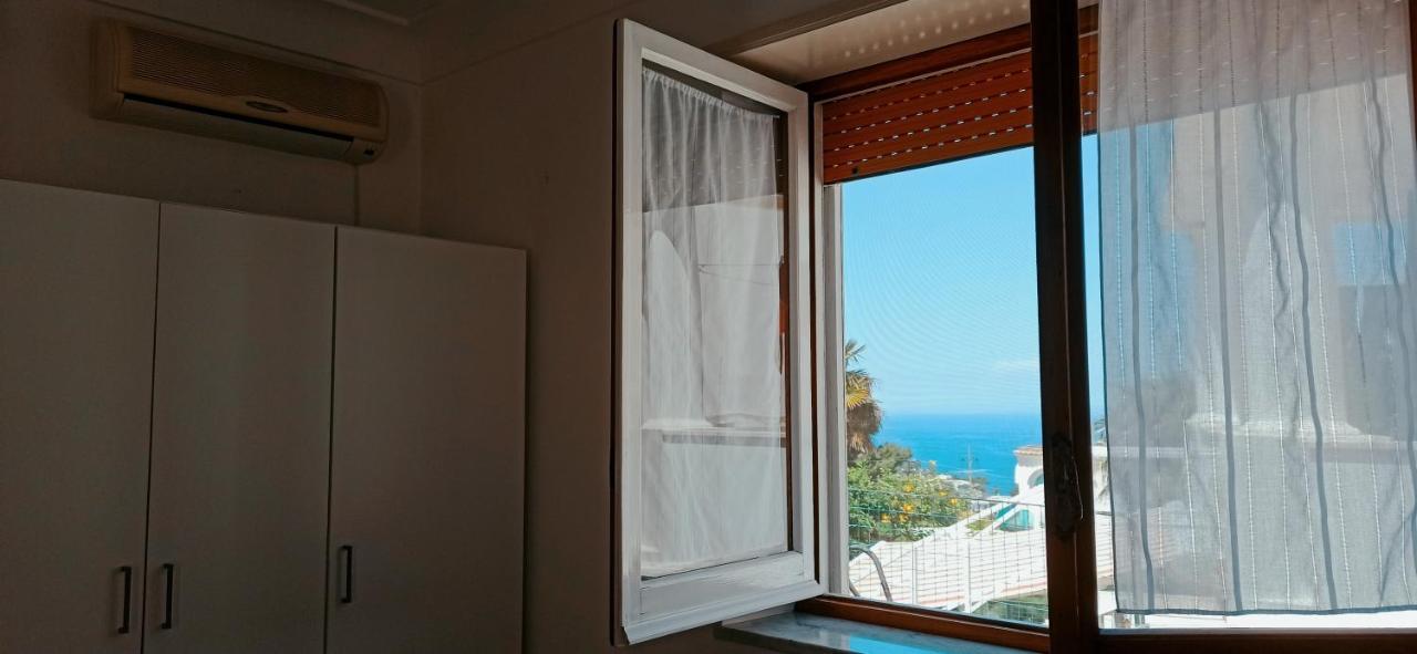 Villa Dei Fiori B&B กาปรี ภายนอก รูปภาพ