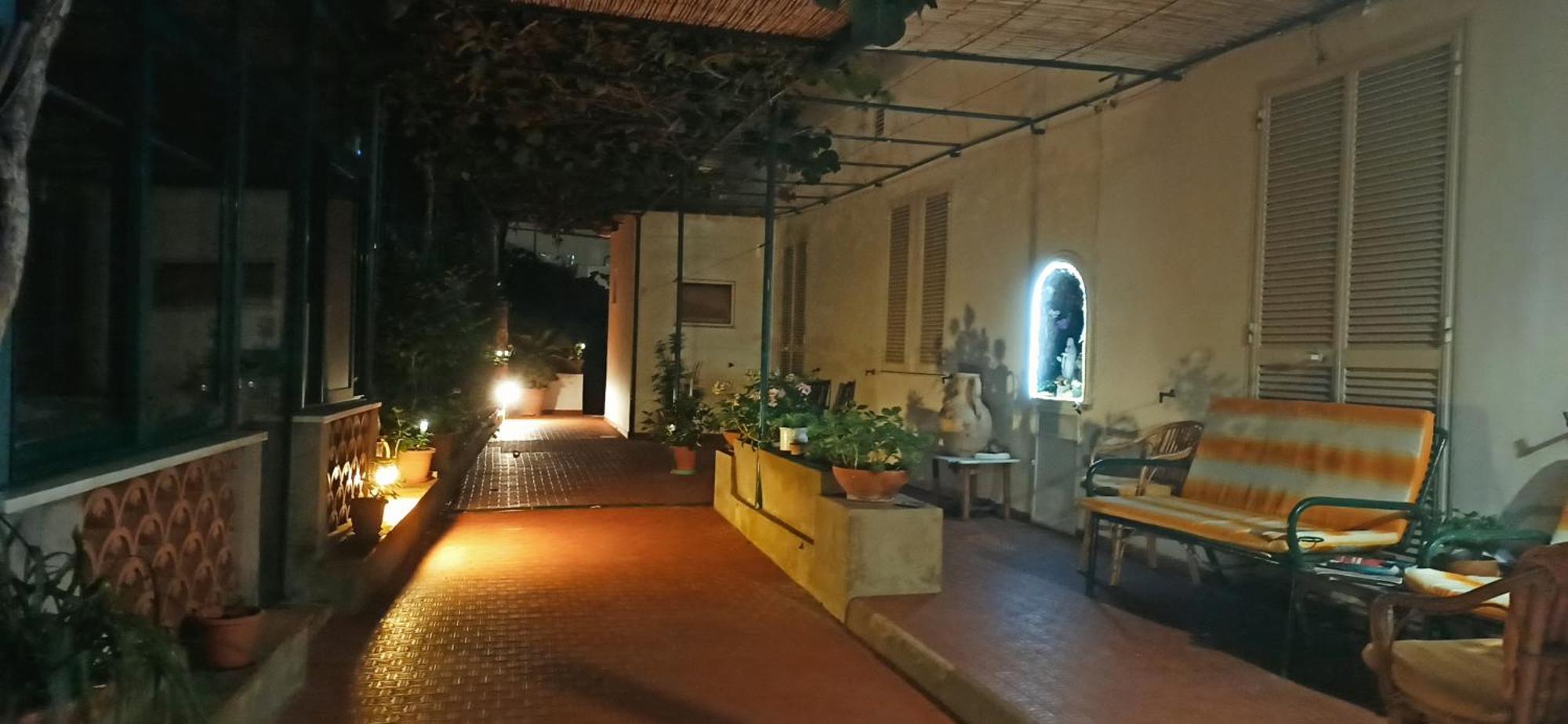 Villa Dei Fiori B&B กาปรี ภายนอก รูปภาพ