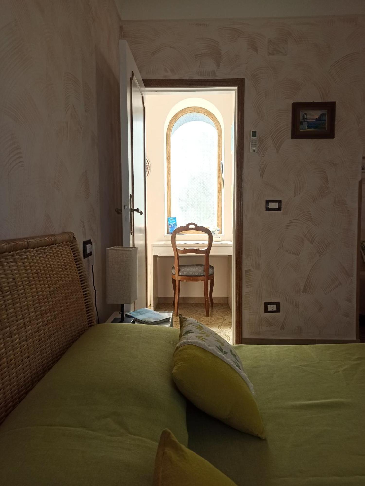 Villa Dei Fiori B&B กาปรี ภายนอก รูปภาพ