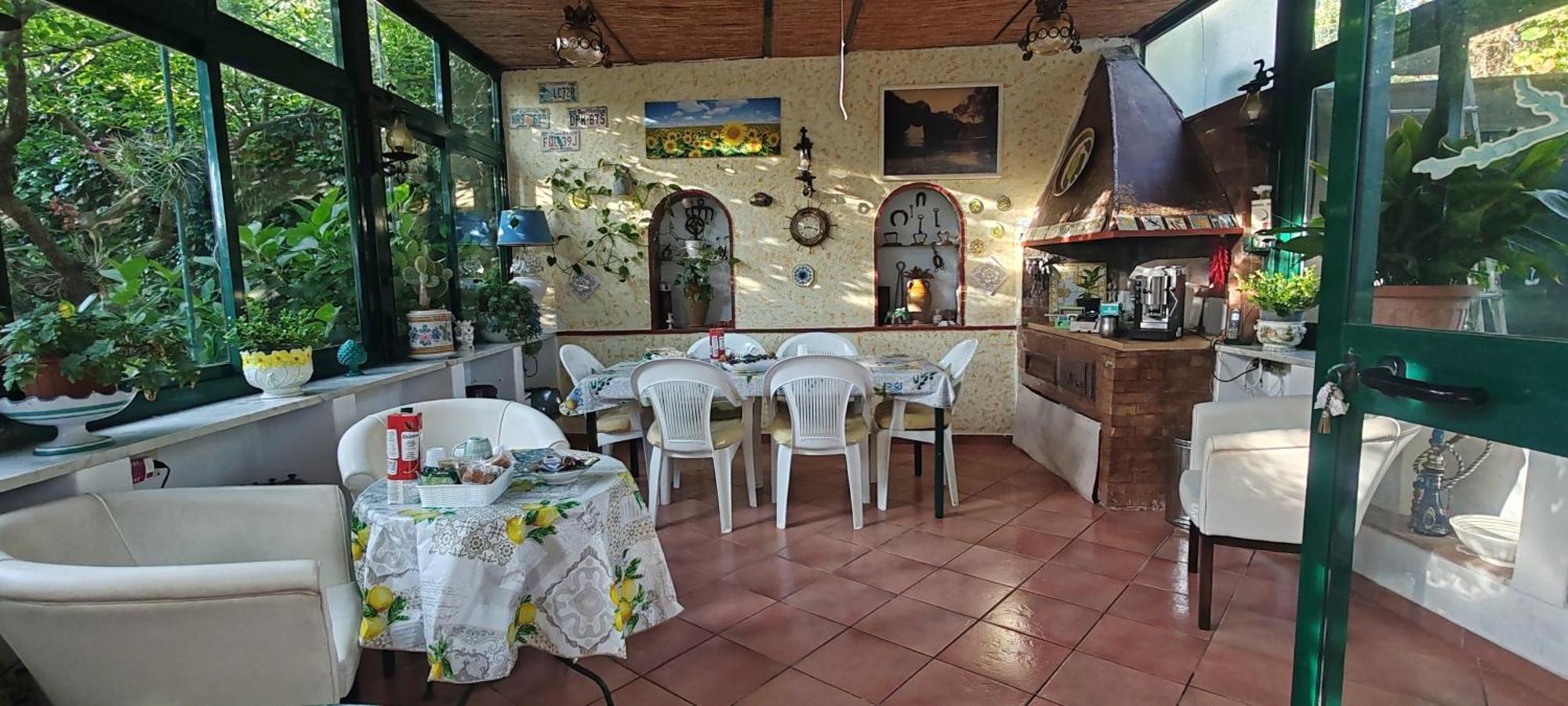 Villa Dei Fiori B&B กาปรี ภายนอก รูปภาพ